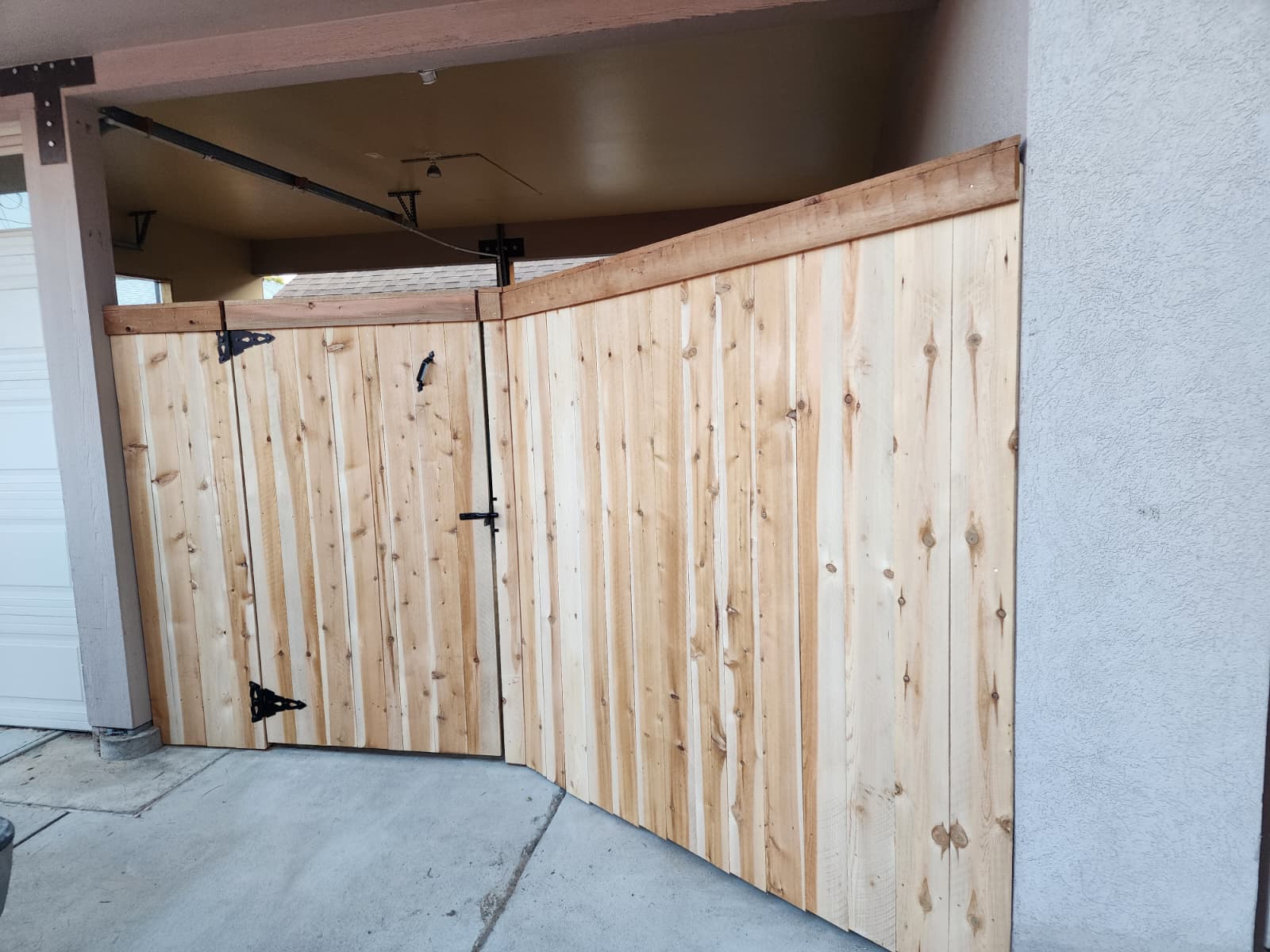 Top Cap Front Trim Cedar Privacy Fence